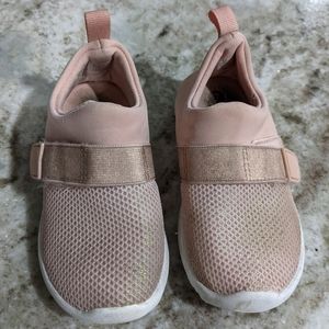 Cat and Jack toddler 7 shoes